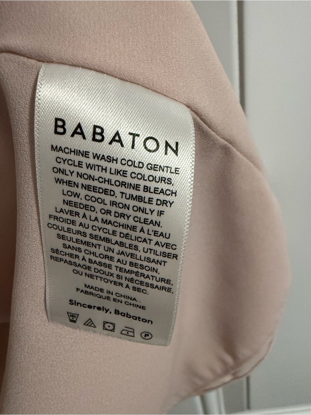 45. Aritzia Babaton Wallace Wrap Dress
Soft Blush Small - Picture 7 of 9